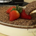 BOLO DE CHOCOLATE MOLHADINHO COM BASTANTE COBERTURA | FÁCIL E SEM FORNO | Gabriel Freitas